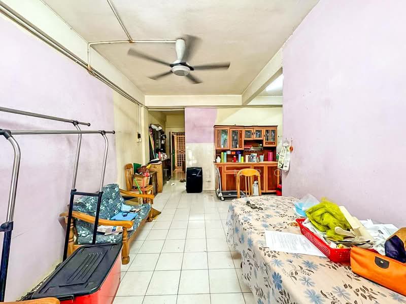 Pangsapuri untuk Dijual di Vista Indah Putra - Izzat Zamros - Living Room - PropertyGuru.com.my