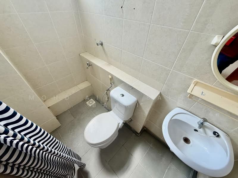 Rumah Teres 2 Tingkat untuk Dijual di Bangi (Selangor) - Mohd Aizat Saiful Bahri - Bathroom - PropertyGuru.com.my