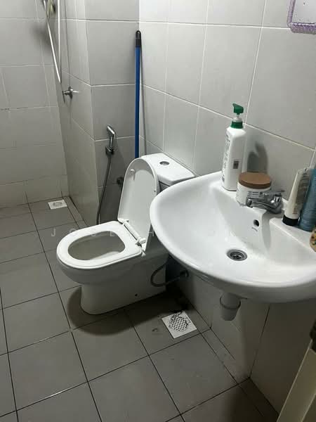 Pangsapuri untuk Disewa di Residensi Seri Wahyu - Joseph Wong - Bathroom - PropertyGuru.com.my
