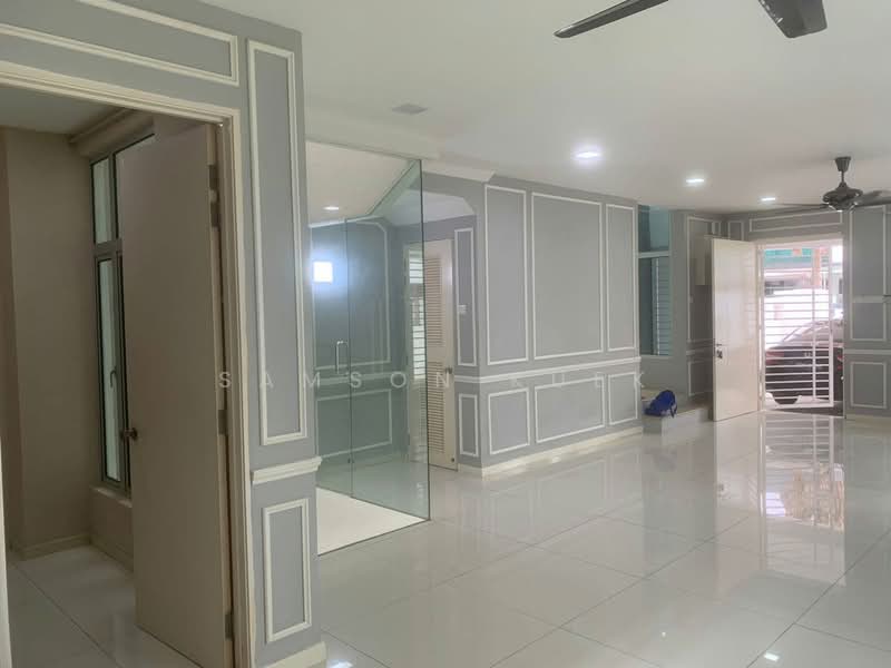 Bungalow for Sale in Bandar Putra Permai (Seri Kembangan) - Samson Kuek - Living Room - PropertyGuru.com.my