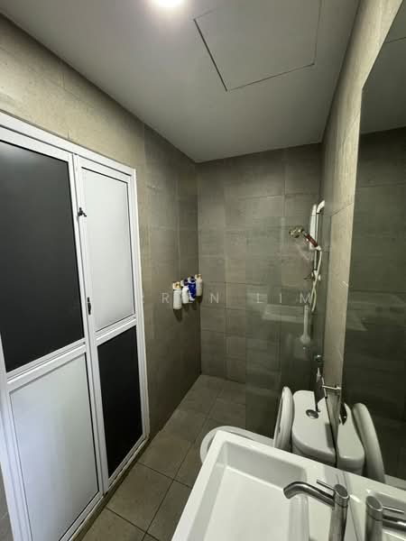 Servis Apartment untuk Disewa di Kenwingston Square Garden - Darren Lim - Bathroom - PropertyGuru.com.my