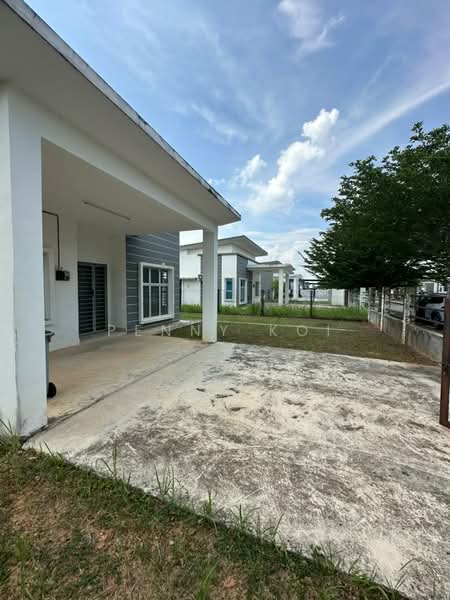 Bungalow for Sale in Taman Sri Lambak (Kluang) - Penny Koi - PropertyGuru.com.my