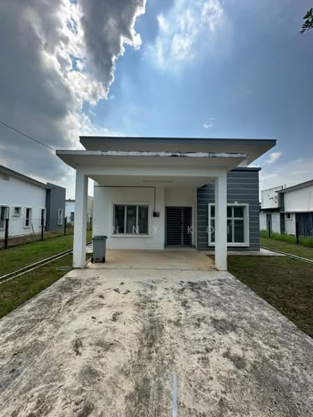 Bungalow for Sale in Taman Sri Lambak (Kluang) - Penny Koi - PropertyGuru.com.my