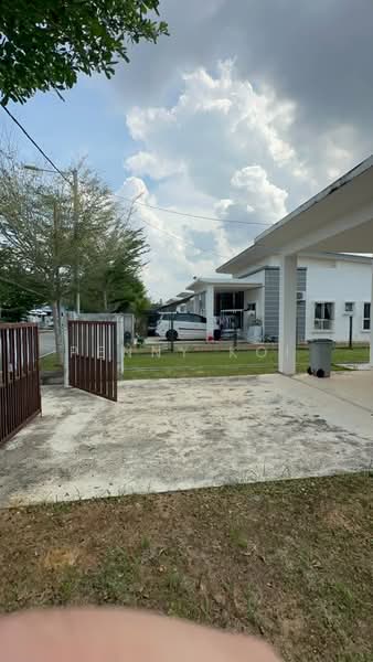 Bungalow for Sale in Taman Sri Lambak (Kluang) - Penny Koi - PropertyGuru.com.my