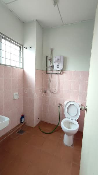 2-storey Terraced House for Sale in Bandar Saujana Putra (Tanjong Duabelas) - Georgia Wong - Bathroom - PropertyGuru.com.my