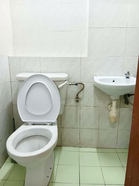 Service Residence for Sale at Brunsfield Riverview - Shazwan CH - Bathroom - PropertyGuru.com.my