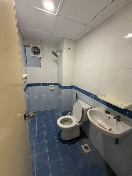 Apartment for Sale at D'shire Villa - RUBEN SOON - Common bathroom - PropertyGuru.com.my