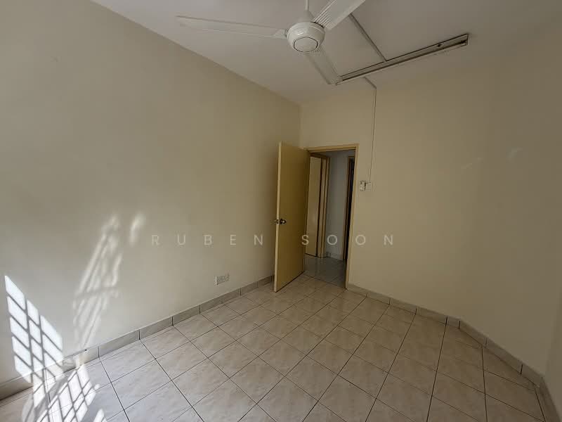 Apartment for Sale at D'shire Villa - RUBEN SOON - Inside 2nd bedroom - PropertyGuru.com.my