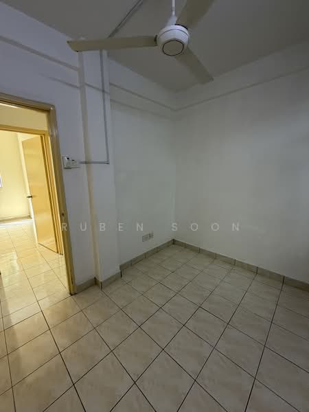 Apartment for Sale at D'shire Villa - RUBEN SOON - Inside 3rd bedroom - PropertyGuru.com.my