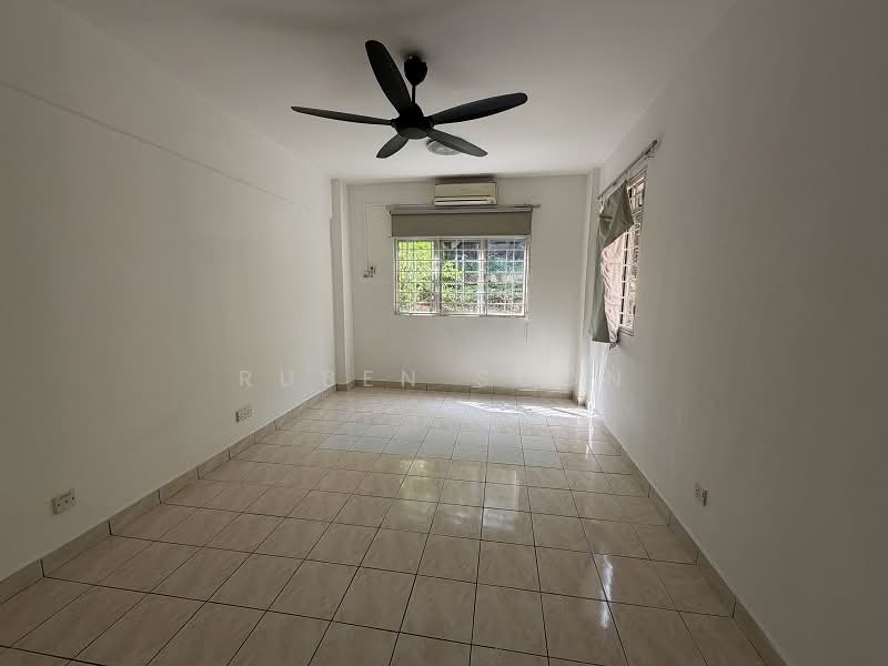 Apartment for Sale at D'shire Villa - RUBEN SOON - Master bedroom - PropertyGuru.com.my