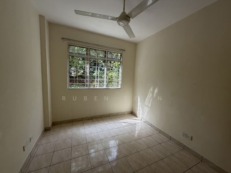 Apartment for Sale at D'shire Villa - RUBEN SOON - Master bedroom - PropertyGuru.com.my