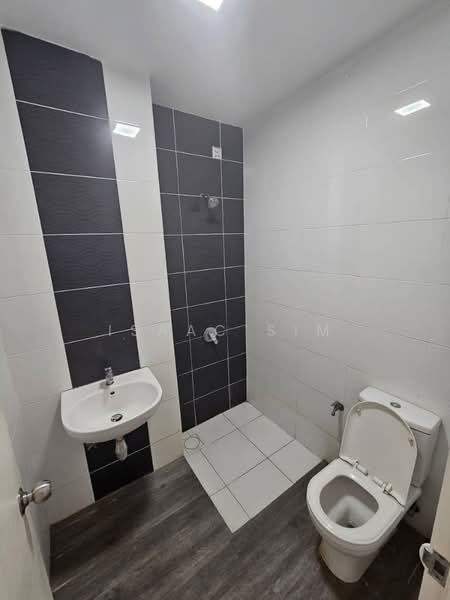 2-storey Terraced House for Sale in Eco Majestic (Semenyih) - Isaac Sim - Bathroom - PropertyGuru.com.my