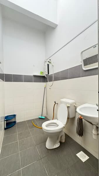Semi-Detached House for Rent in Kuantan (Pahang) - Farah Hanan - Bathroom - PropertyGuru.com.my
