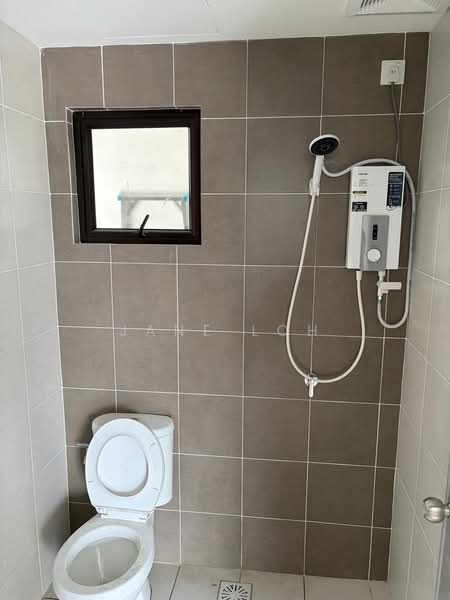 Kondominium untuk Disewa di Dezire Hill Residence - Jane Loh - Bathroom - PropertyGuru.com.my