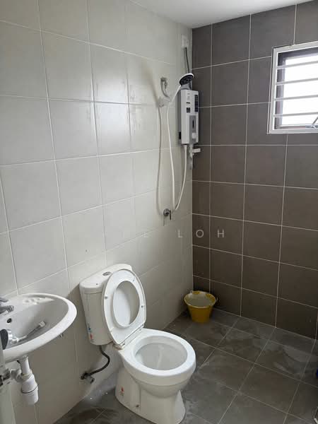 Kondominium untuk Disewa di Dezire Hill Residence - Jane Loh - Bathroom - PropertyGuru.com.my