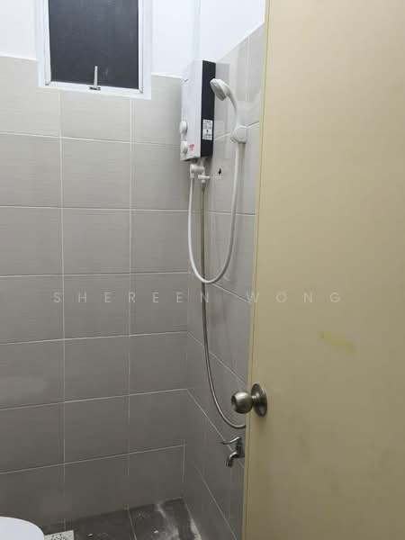 Pangsapuri untuk Disewa di Seri Molek Perdana - Shereen Wong - Bathroom - PropertyGuru.com.my