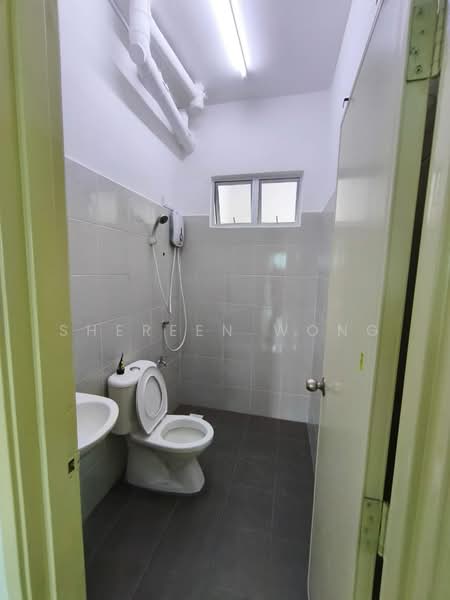 Pangsapuri untuk Disewa di Seri Molek Perdana - Shereen Wong - Bathroom - PropertyGuru.com.my