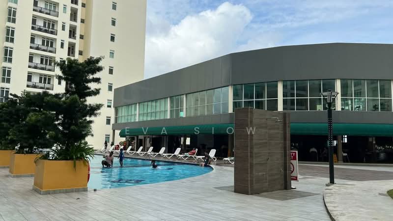 Service Residence for Rent at KSL Residence @ Daya - Eva Siow - Pool - PropertyGuru.com.my