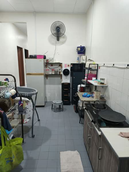 1-storey Terraced House for Sale in Taman Megah Ria (Masai) - Khairi Ismail - Kitchen - PropertyGuru.com.my