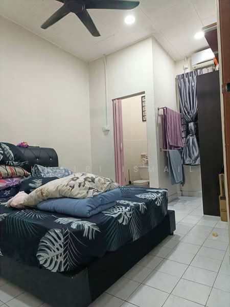 1-storey Terraced House for Sale in Taman Megah Ria (Masai) - Khairi Ismail - Bedroom - PropertyGuru.com.my