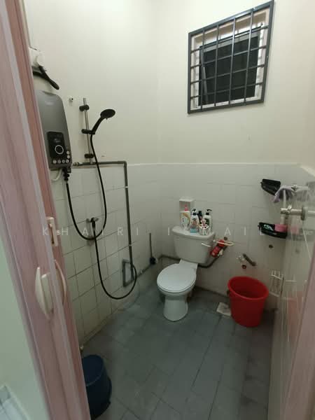 1-storey Terraced House for Sale in Taman Megah Ria (Masai) - Khairi Ismail - Bathroom - PropertyGuru.com.my