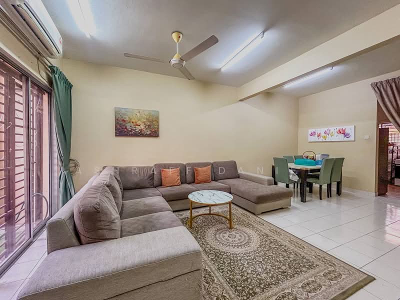2-storey Terraced House for Sale in Alam Suria (Puncak Alam) - Ashraff Daniel - Living Room - PropertyGuru.com.my