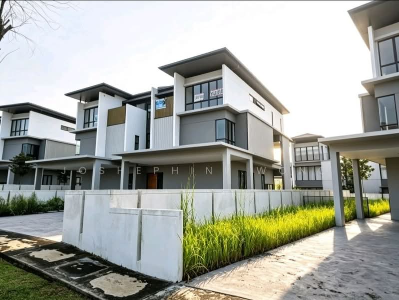Semi-Detached House for Sale in Kajang (Selangor) - Joshephine Wong - Exterior - PropertyGuru.com.my
