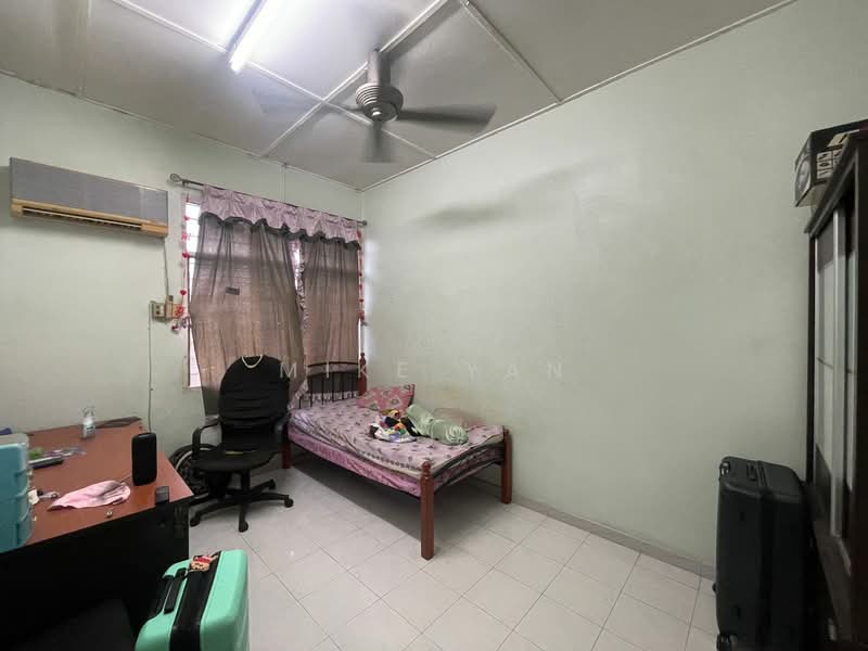 2-storey Terraced House for Sale in Taman Damai Jaya (Cheras) - Mike Yan - Bedroom - PropertyGuru.com.my