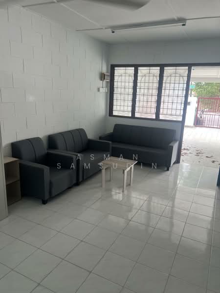 1-storey Terraced House for Rent in Shah Alam (Selangor) - Asman Samsudin - Living Room - PropertyGuru.com.my