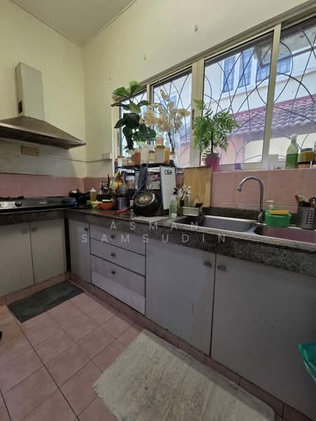 2-storey Terraced House for Rent in Bukit Jelutong (Shah Alam) - Asman Samsudin - Kitchen - PropertyGuru.com.my