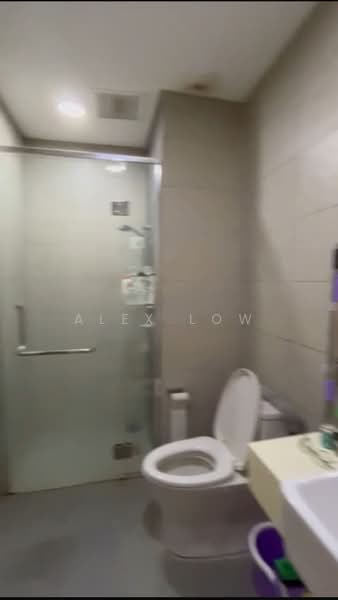 Kondominium untuk Disewa di Vivo Residential Suites - Alex Low - Bathroom - PropertyGuru.com.my