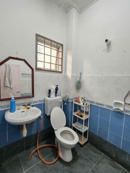 Terraced House for Sale in Taman Pinggiran Senawang (Sungai Gadut) - James Loh - Bathroom - PropertyGuru.com.my