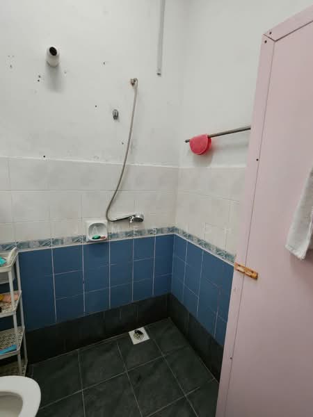 Terraced House for Sale in Taman Pinggiran Senawang (Sungai Gadut) - James Loh - Bathroom - PropertyGuru.com.my