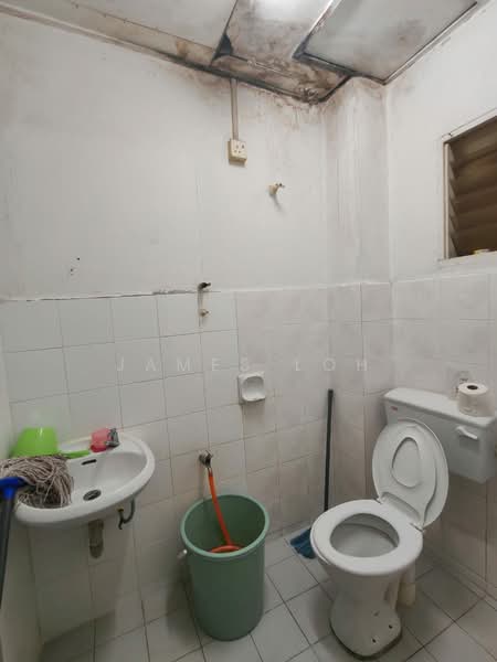 Terraced House for Sale in Taman Pinggiran Senawang (Sungai Gadut) - James Loh - Bathroom - PropertyGuru.com.my