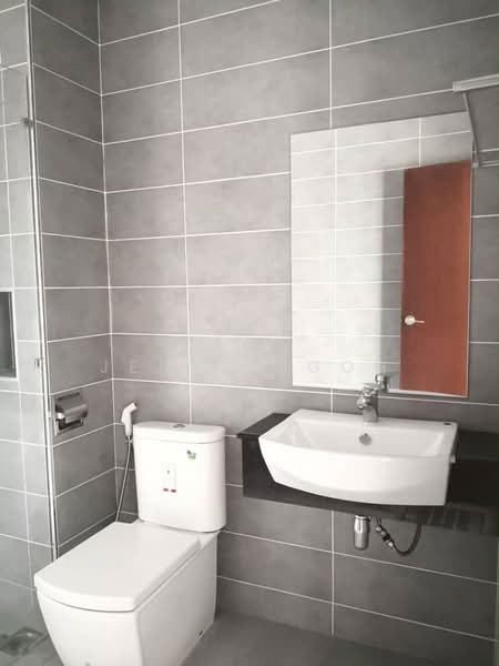 Service Residence for Sale at Paragon Residences @ Straits View - Jensen Goh - Bathroom - PropertyGuru.com.my