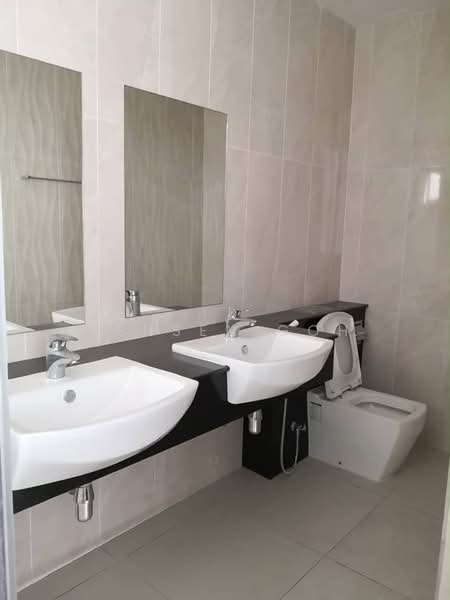 Service Residence for Sale at Paragon Residences @ Straits View - Jensen Goh - Bathroom - PropertyGuru.com.my