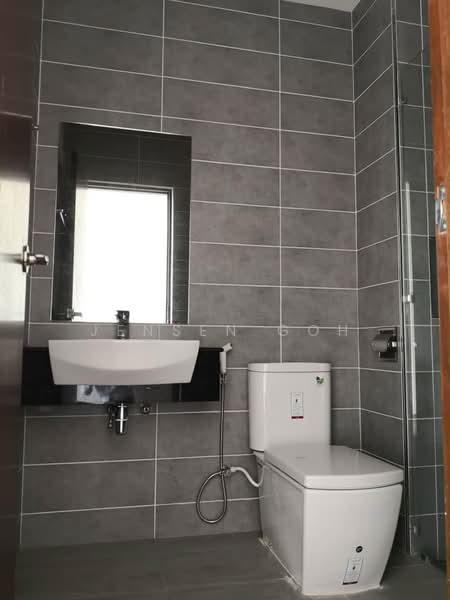 Service Residence for Sale at Paragon Residences @ Straits View - Jensen Goh - Bathroom - PropertyGuru.com.my