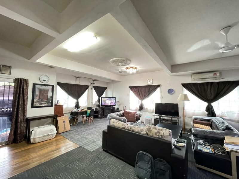 2.5-storey Terraced House for Sale in Puncak Alam (Selangor) - Izzat Zamros - Living Room - PropertyGuru.com.my