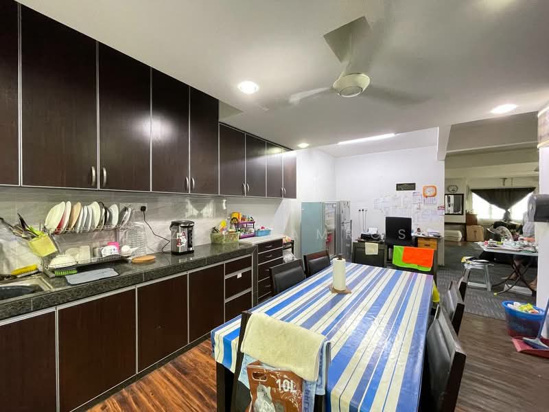 2.5-storey Terraced House for Sale in Puncak Alam (Selangor) - Izzat Zamros - Kitchen - PropertyGuru.com.my
