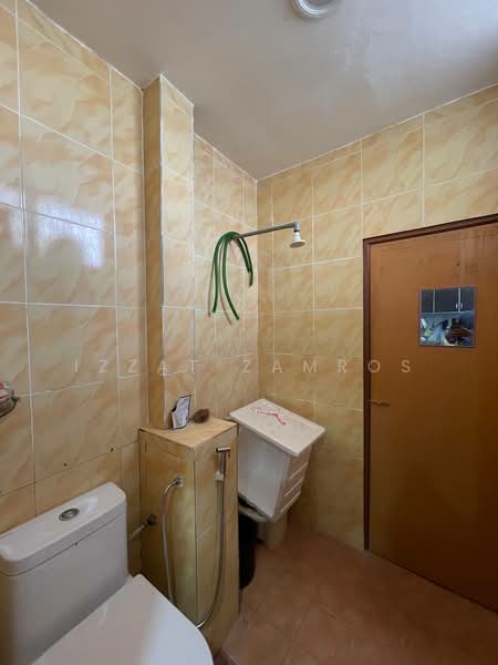 2.5-storey Terraced House for Sale in Puncak Alam (Selangor) - Izzat Zamros - Bathroom - PropertyGuru.com.my