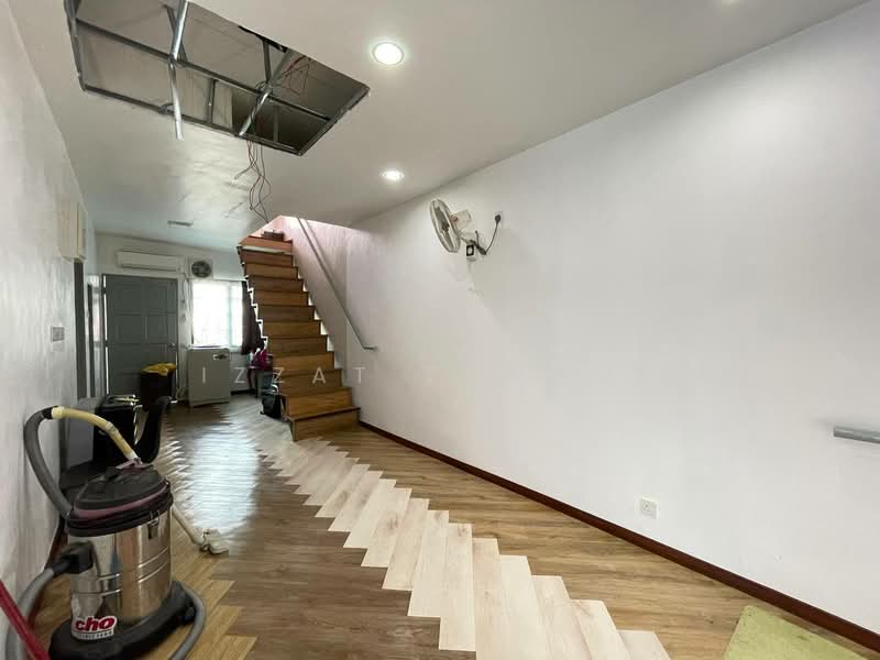 2.5-storey Terraced House for Sale in Puncak Alam (Selangor) - Izzat Zamros - PropertyGuru.com.my