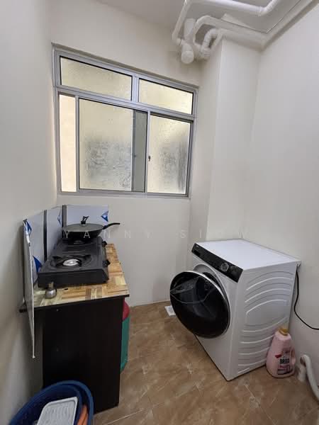 Kondominium untuk Disewa di Platinum Lake PV 15 - Yanny Siow - Kitchen - PropertyGuru.com.my