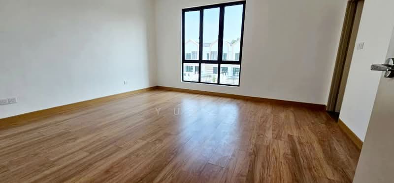 Rumah Teres 2 Tingkat untuk Dijual di Alam Impian (Shah Alam) - Yus . - Master Bedrrom (Room 1 - Upstairs) - PropertyGuru.com.my