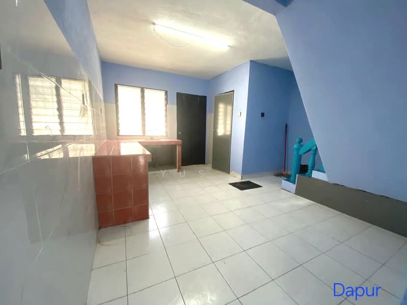 Rumah Teres 2 Tingkat untuk Dijual di Seksyen 17 (Shah Alam) - Yus . - Kitchen - PropertyGuru.com.my