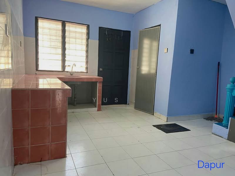 Rumah Teres 2 Tingkat untuk Dijual di Seksyen 17 (Shah Alam) - Yus . - Kitchen - PropertyGuru.com.my