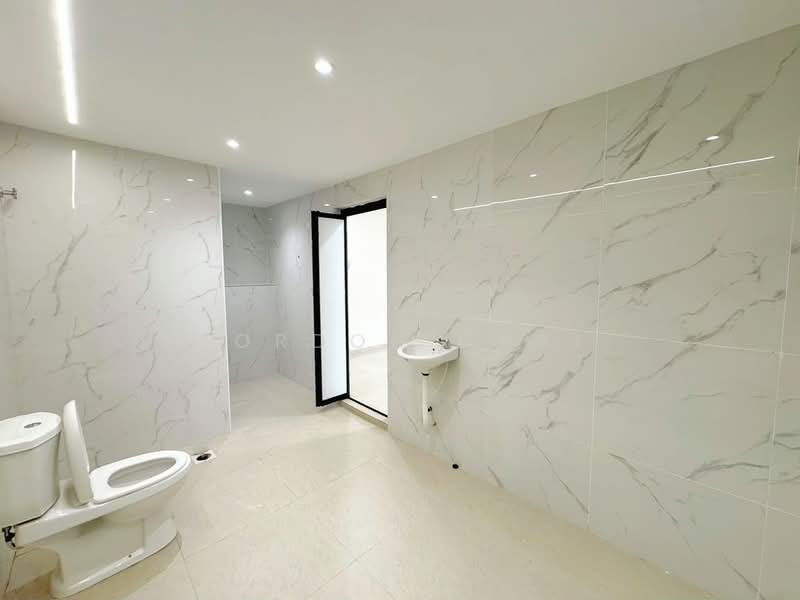 Rumah Teres 2 Tingkat untuk Dijual di Permas Jaya (Johor) - Gordon Chai - Bathroom - PropertyGuru.com.my