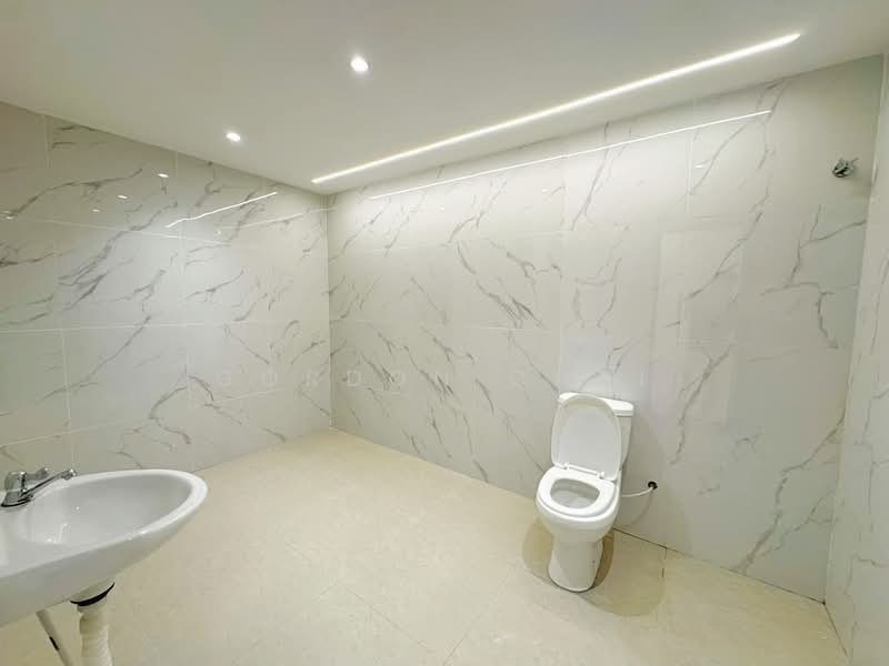 Rumah Teres 2 Tingkat untuk Dijual di Permas Jaya (Johor) - Gordon Chai - Bathroom - PropertyGuru.com.my
