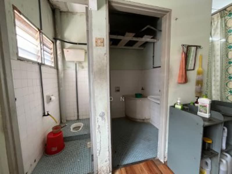 Shop for Rent in Ayer Keroh (Melaka) - Woon . - Bathroom - PropertyGuru.com.my