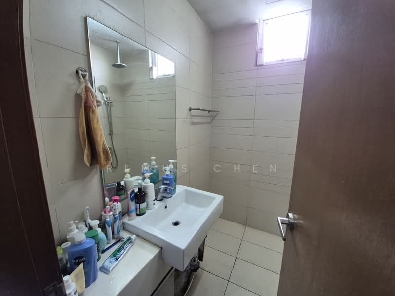 Kondominium untuk Dijual di Sri Putramas III / Royal Regent - Remus Chen - Bathroom - PropertyGuru.com.my