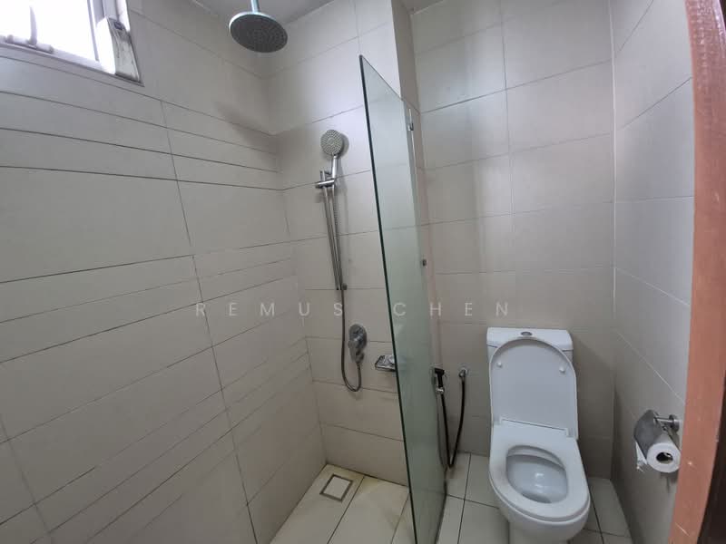 Kondominium untuk Dijual di Sri Putramas III / Royal Regent - Remus Chen - Bathroom - PropertyGuru.com.my